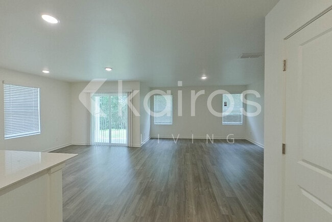 Photo - 128 George Oxford Dr