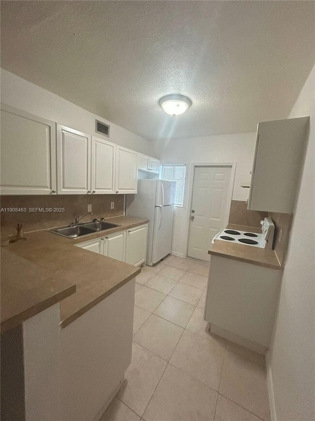 Photo - 1945 Calais Dr Unit 2