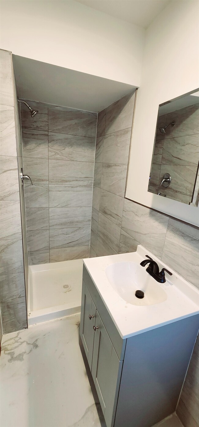 Photo - 125 E Broad St Unit 1