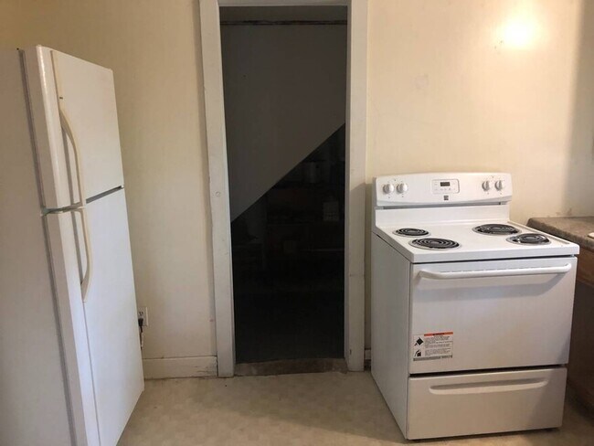 Photo - 940 NE Maple St