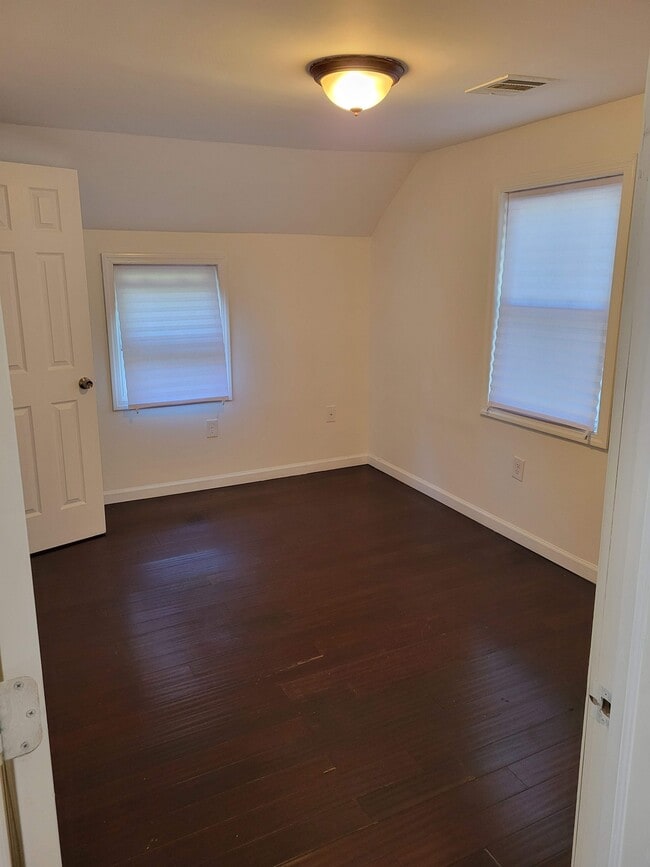 Building Photo - 187 Botsford St Rental