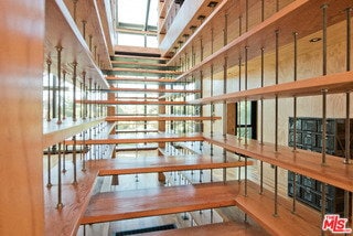 Photo - 2460 Beverley Ave