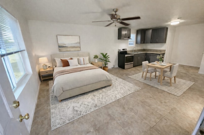 Photo - 2118 Elmyra Ave