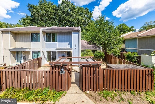 Photo - 2232 Southgate Square