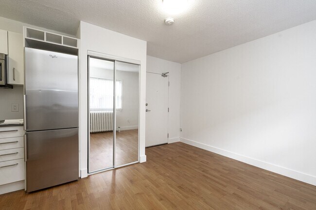 Photo - 56 Maitland Street Unit 410