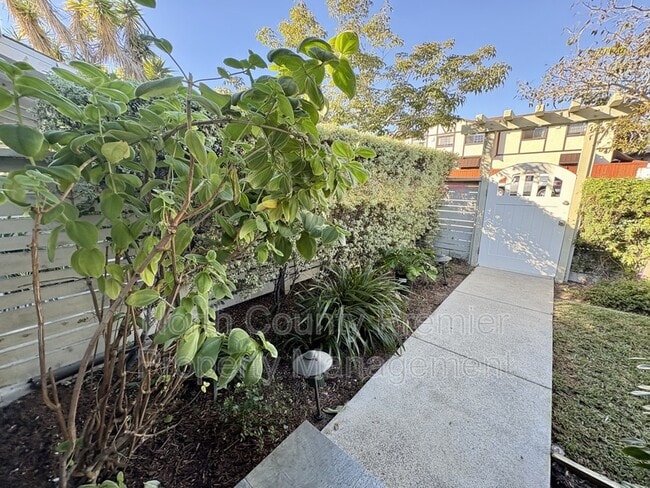 Photo - 2245 Garnet Ave