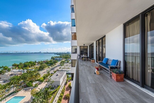 Photo - 1000 Venetian Way Unidad 1403