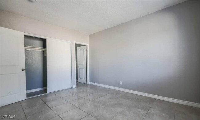 Building Photo - 1912 Lirio Way Rental