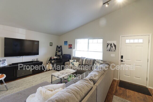 Photo - 63305 Vogt Rd House