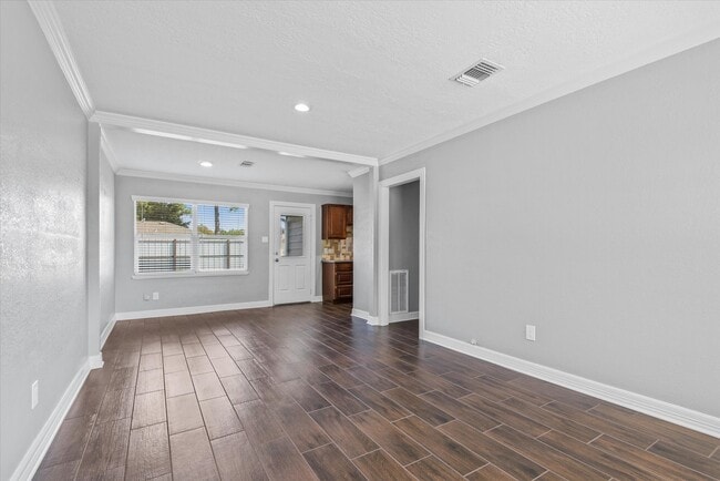 Photo - 6742 Feldspar St