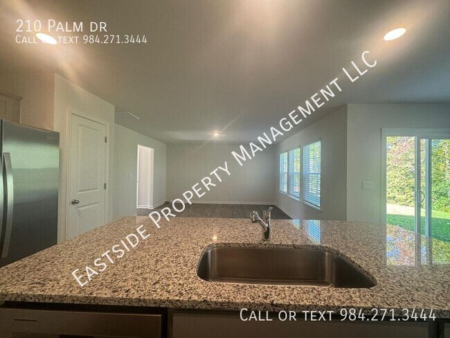 Photo - 210 Palm Dr