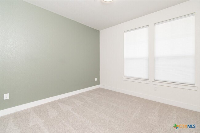 Photo - 308 Saturnia Dr