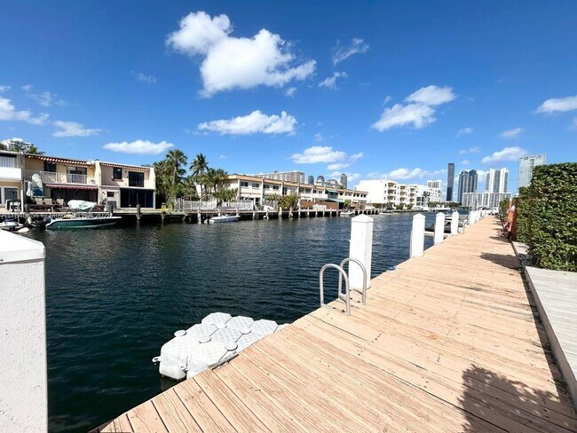 Photo - 3811 NE 166th St Unit 3