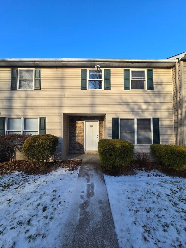 Photo - Large 2 Bedroom Townhouse - Burrell School District - Next to Hill Crest Country Club