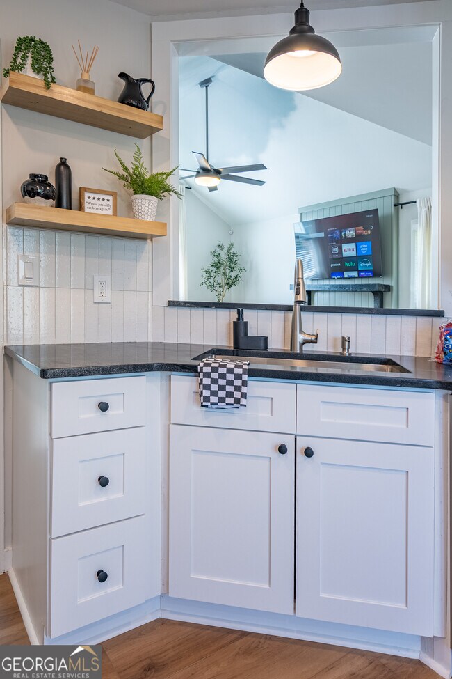 Photo - 18 Huntcliff Dr