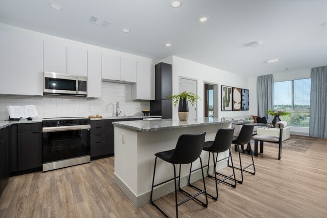 Photo - Legacy Metro 525
