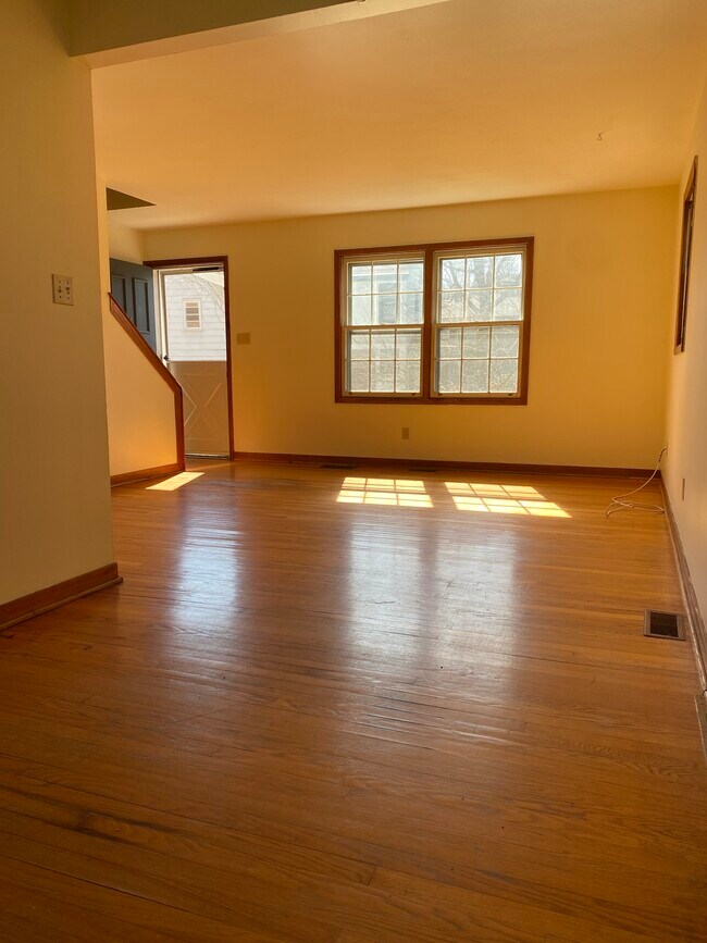 Living Room / Dining Room - 218 Bird Court