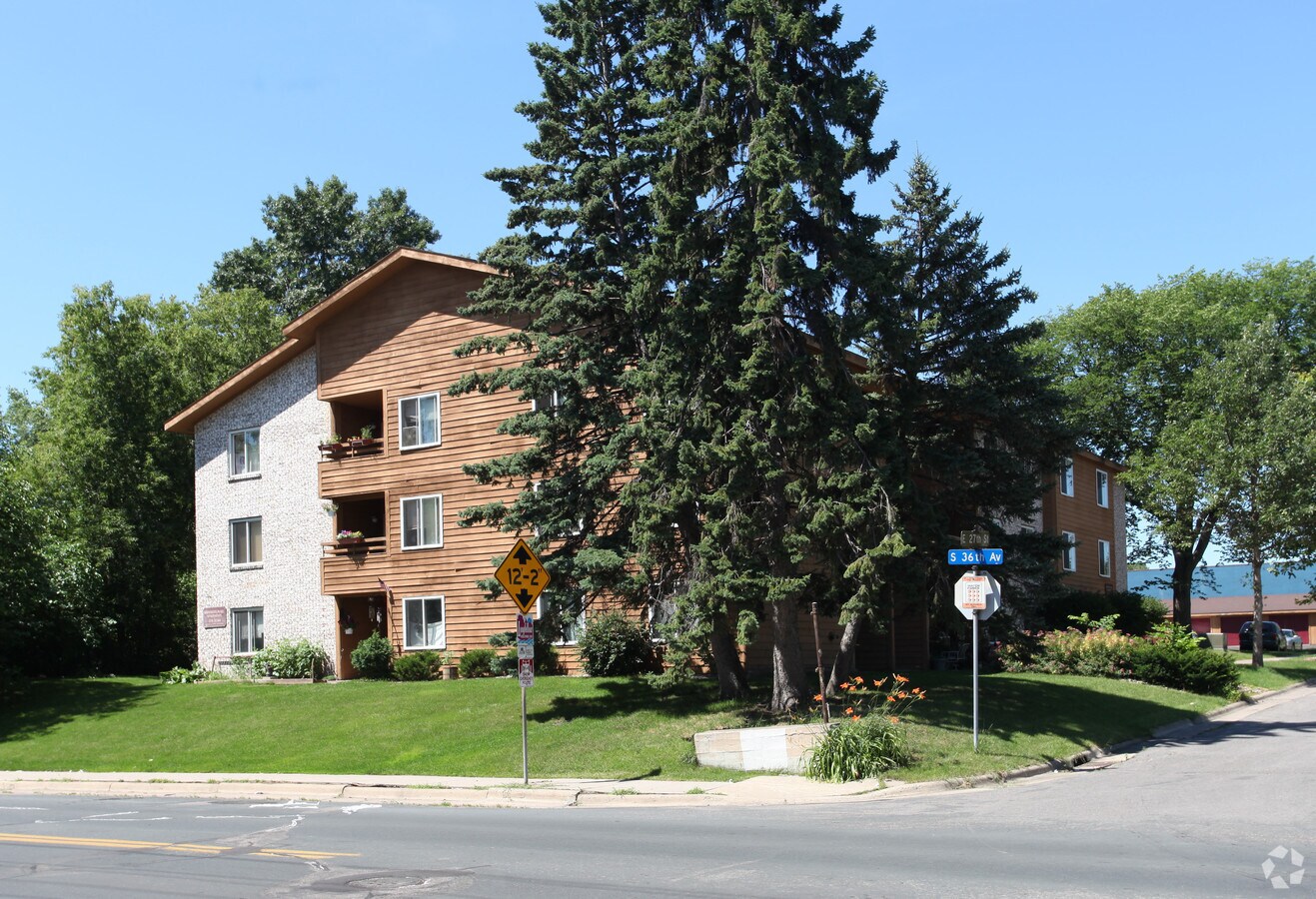 Photo - Brackett's Place Apartments