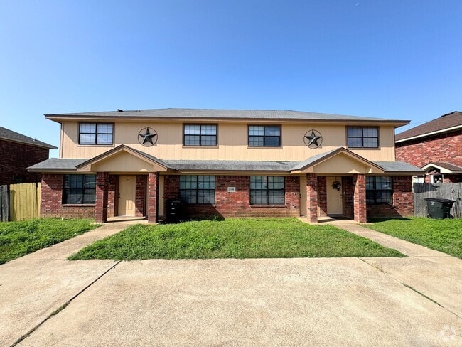 Building Photo - 1100 Lansberry Ct Unit # A Rental