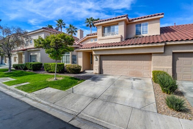 Photo - Welcome to this beautiful home with new carpet and new paint in the highly sought-after Green Val...