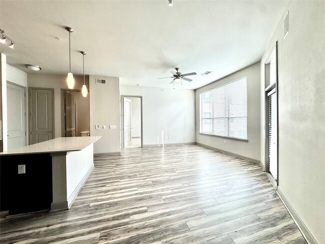 Building Photo - 3788 Richmond Ave. Unit 1241 Rental