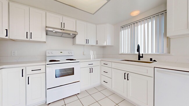 Photo - 1100 Monterey Blvd