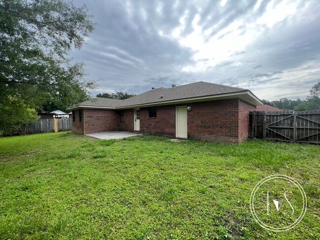 Photo - MOVE IN SPECIAL: $1000 OFF 1ST MONTH'S RENT!**