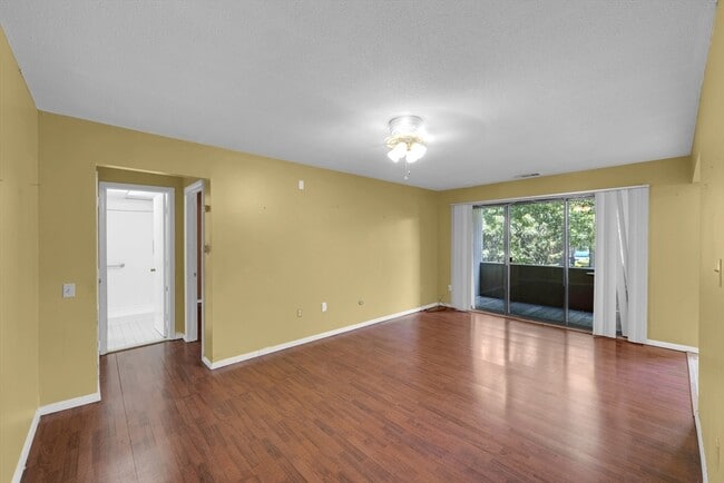 Photo - 6 Shrewsbury Green Dr Unit J