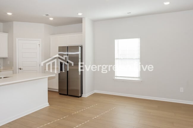 Photo - 156 Fenwick Pl