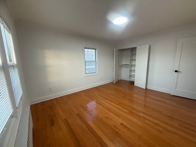 Photo - 260 Gainsborg Ave E Unidad #2