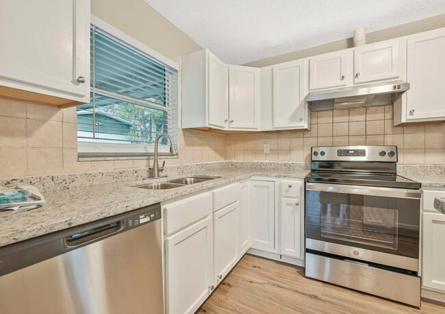 Photo - 1310 Celia Way