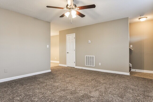 Photo - 101 Mayfair Ct