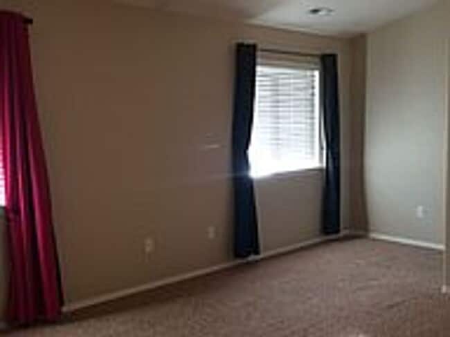 Photo - Comfort Meets Convenience in the Heart of Pullman