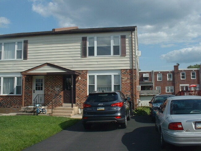 Building Photo - 7 Alicia Ct Unit B Rental