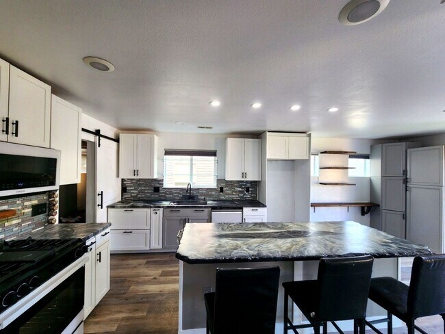 Photo - 2189 SW Grebe Way
