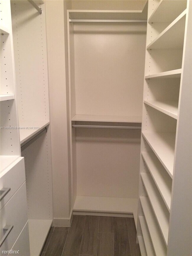 Photo - 3 br, 2 bath Condo - 999 SW 1st Ave Apt 2517 Unidad Apt 2517