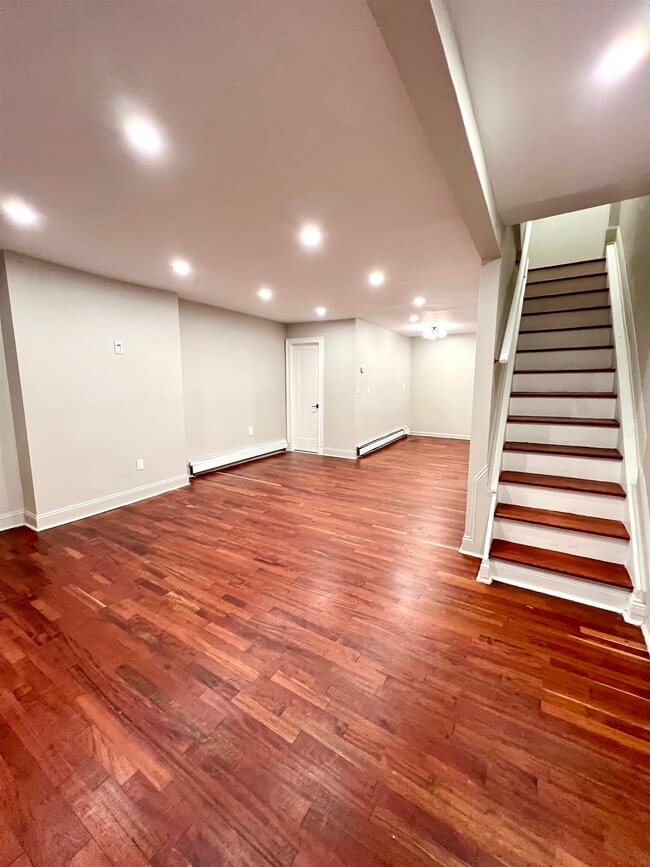 25 Whitman Ave