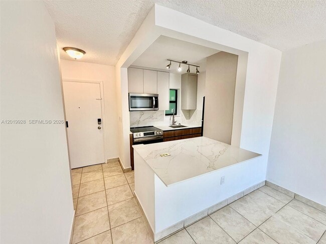 Photo - 1530 SW 2nd St Unit 304