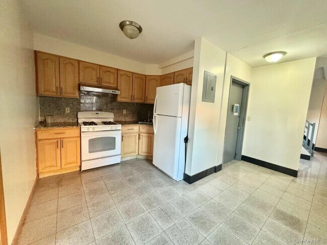 Photo - 139-31 34th Ave