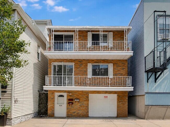 Building Photo - 404 46th St Unit 3
