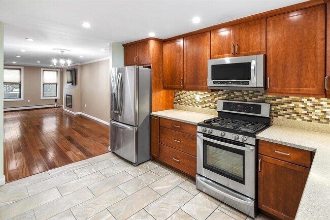 Building Photo - 208 9th St Unit 1 Rental