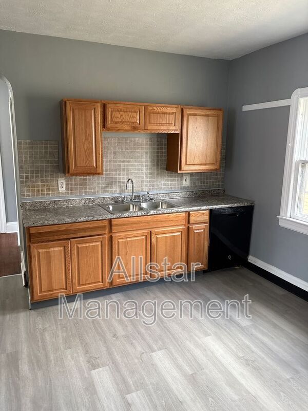 3255 E 139th St Unidad Up