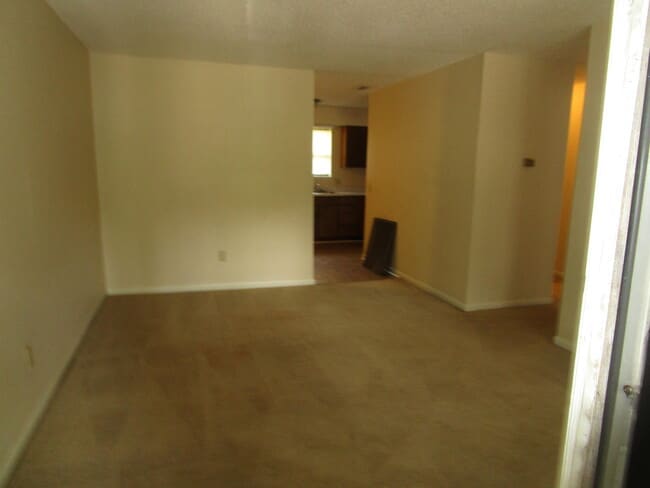 Building Photo - 251 Rast St