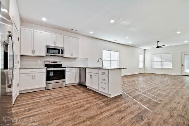 Photo - Big Creek Golf Course - 3 Bed 2 Bath Double Garage (Newer Construction)