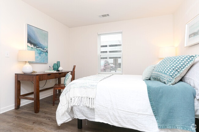 2BR, 2BA - 931 SF - Bedroom