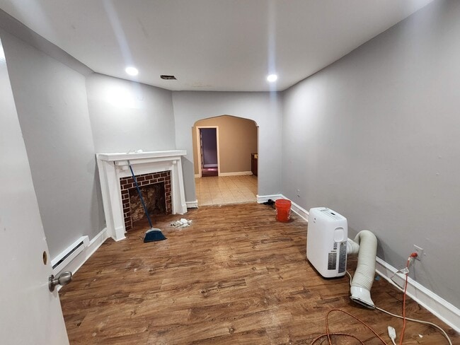 Building Photo - 6248 Spruce St Rental