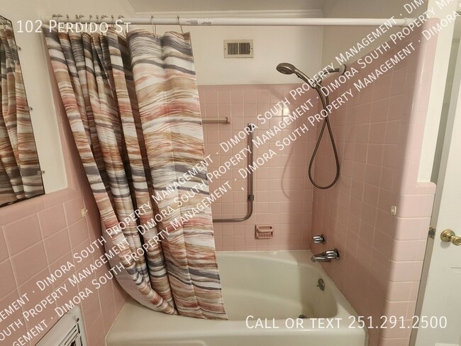 Photo - 102 Perdido St
