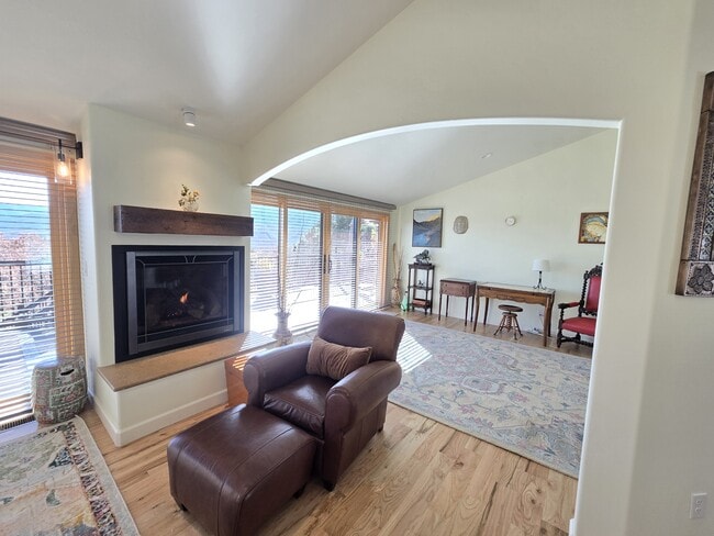 Photo - 4055 Sleeping Indian Ln