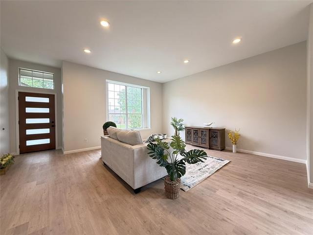 Photo - 8525 Clearcreek Cir