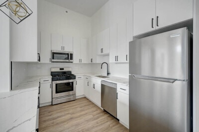 4749 N Western Ave Unidad 205